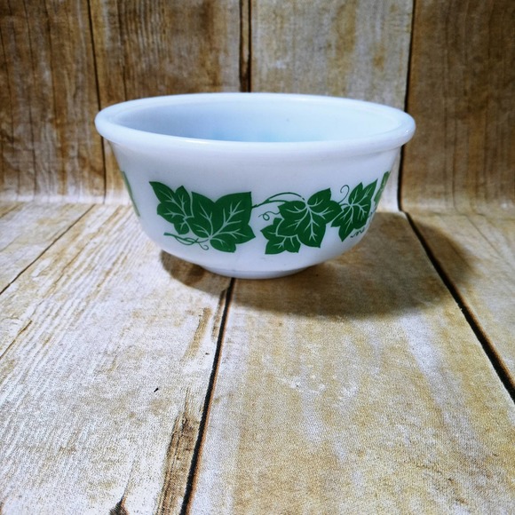 Vintage Ivy Hazel Atlas Small Mixing Bowl (7) - Picture 1 of 3